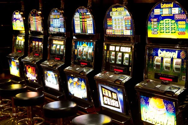 dominobet asia Android app installation screen showing login interface